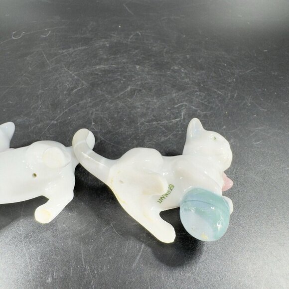 Vintage Pair Metzler Ortloff Kitty Cats Playing Ball Porcelain Figurines Germany - Picture 9 of 16